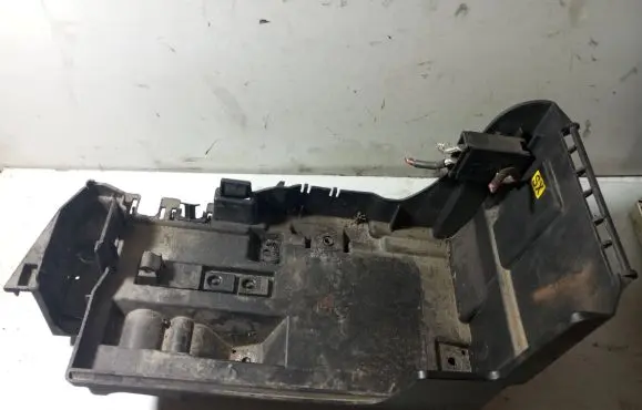 Opel Signum Battery box tray 24413805 0086022