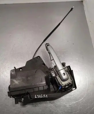 Volvo C30 Front door lock 240015003