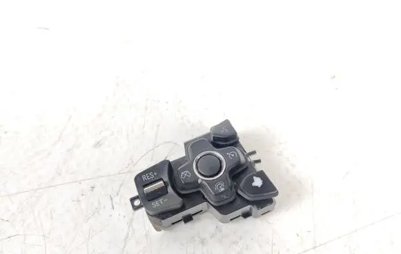 Steering wheel buttons/switches