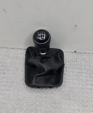 Volkswagen Tiguan Gear lever shifter trim leather/knob 5NB711113AMIT