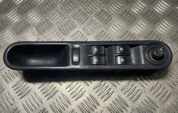 Renault Espace - Grand espace IV Electric window control switch 8200012126 31178M