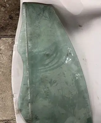 Citroen C5 Front door window glass four-door