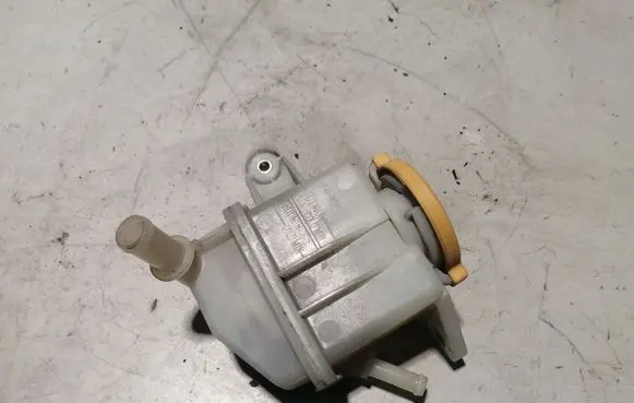 Subaru Outback Power steering fluid tank/reservoir