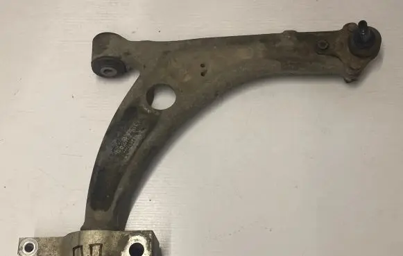 Volkswagen PASSAT B6 Front lower control arm/wishbone 3C0407153B