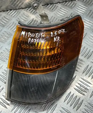 Mitsubishi Pajero Front indicator light