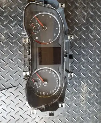 Volkswagen Polo VI Speedometer (instrument cluster) 2G0920740A