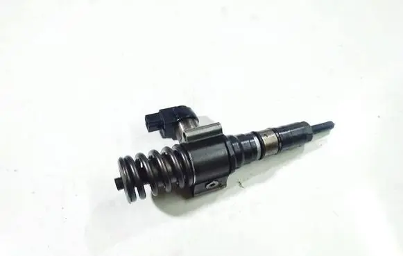 Volkswagen PASSAT B6 Fuel injector 03G130 03G130073G
