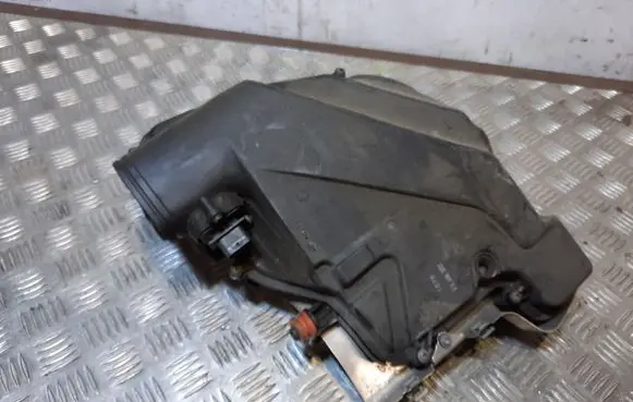 BMW X5 E70 Air filter box 7577448
