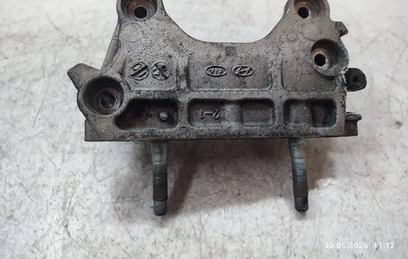 KIA Optima Engine mounting bracket