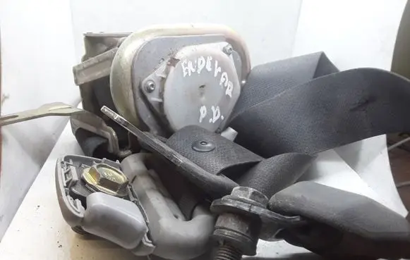 Mitsubishi Endeavor Front seatbelt NOCODE