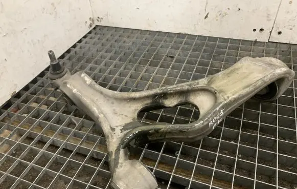 Volkswagen Touareg II Front lower control arm/wishbone