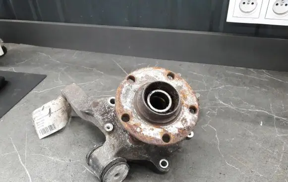Audi A8 S8 D2 4D Stub axle 