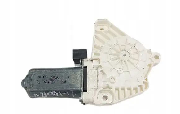 Volkswagen PASSAT B8 Front door window regulator motor 5Q4959802B