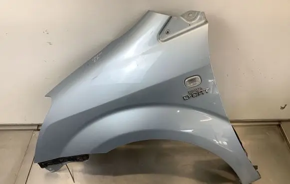 Toyota Corolla Verso AR10 Fender 