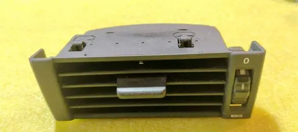Mercedes-Benz E W124 Dashboard side air vent grill/cover trim
