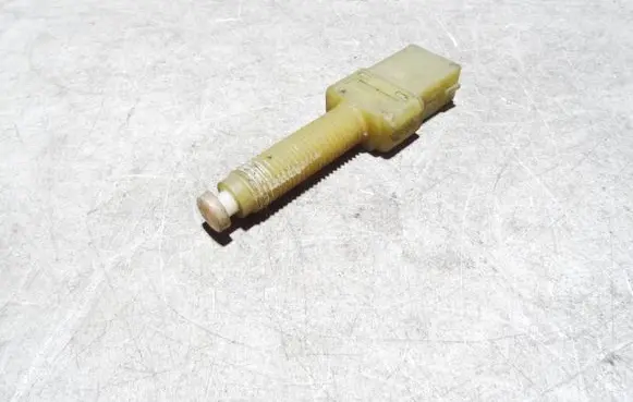 Volkswagen PASSAT B5 Brake pedal sensor switch 443945515