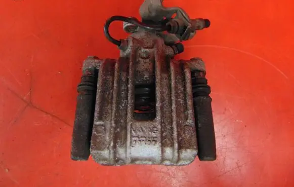 Volkswagen Golf VI Rear brake caliper