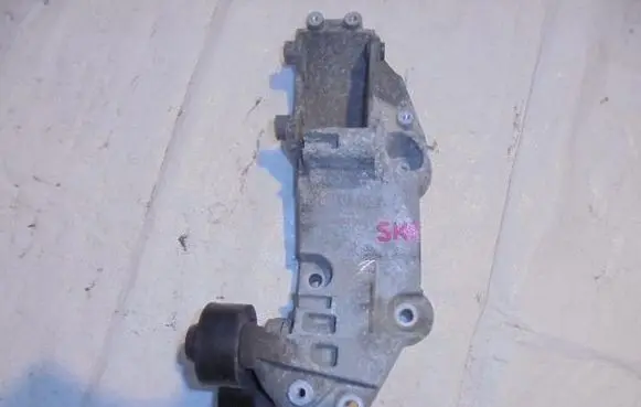 Renault Laguna III Generator/alternator bracket 8200527320