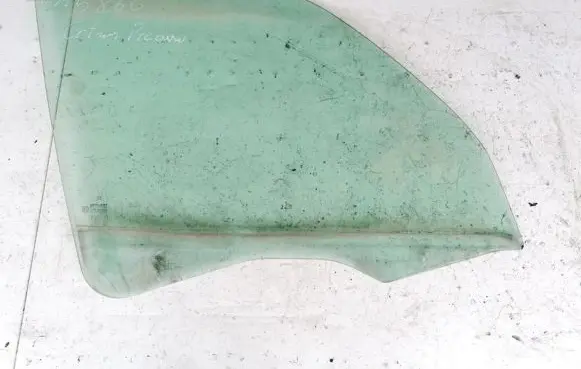 Citroen Xsara Picasso Front door window glass four-door