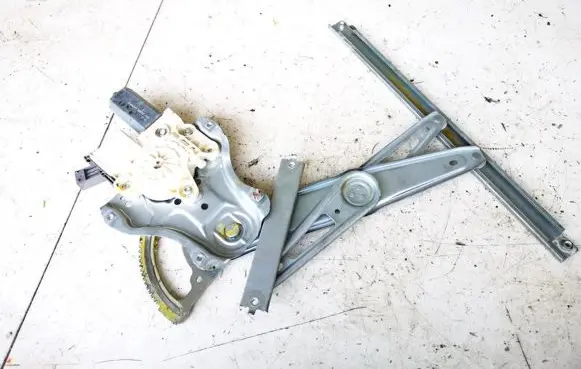 Toyota Avensis T250 Sliding door window regulator with motor