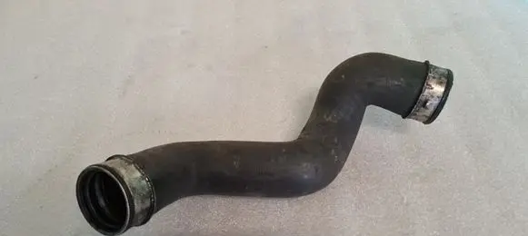 Volkswagen PASSAT B5.5 Intercooler hose/pipe 3B0145834N