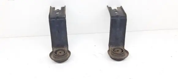 Radiator mount bracket