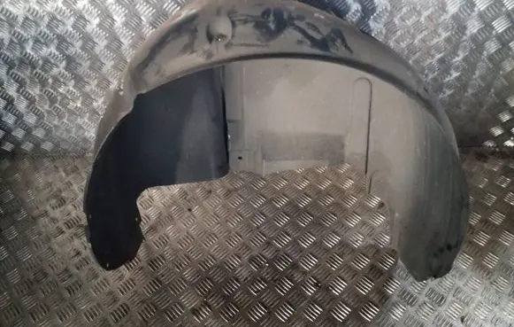 Rear arch fender liner splash guards