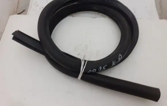 Audi A5 8T 8F Front door rubber seal 8T0831707D