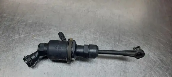 Nissan Qashqai Clutch master cylinder