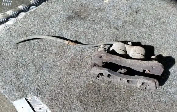 Mitsubishi Space Wagon Front brake caliper