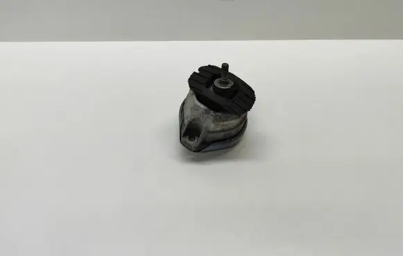 BMW 5 E60 E61 Engine mount bracket