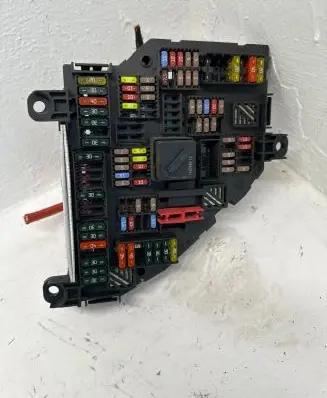 BMW 5 F10 F11 Fuse module 9252813 02715406 280312