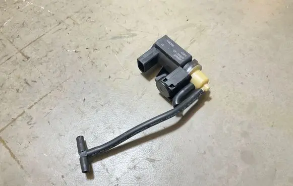 Volvo XC40 Turbo solenoid valve 31480559 19T036