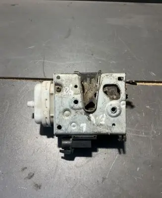 Audi A4 S4 B5 8D Front door lock 8d1837015e