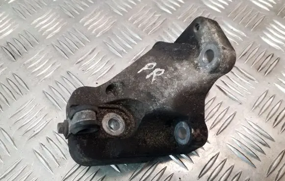Volvo S80 Engine mounting bracket