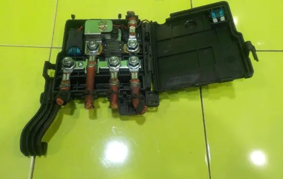 Volvo V50 Fuse box set 31300557 RP22 31300556