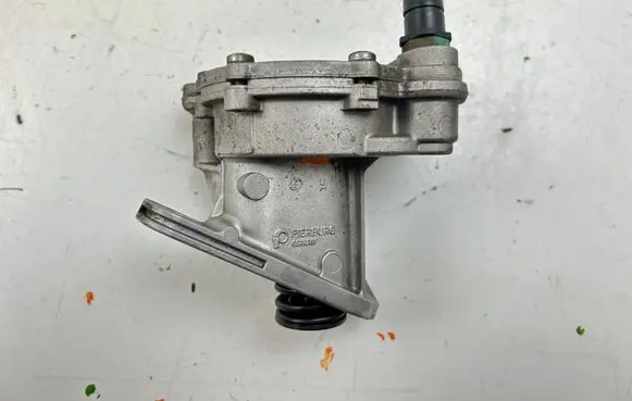 Volkswagen II LT Vacuum pump 72230019