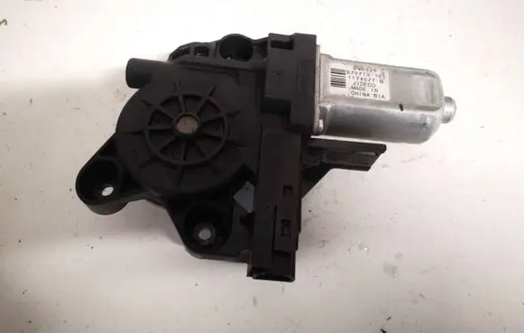 Volvo V70 Front door window regulator motor 970713101 1174077b
