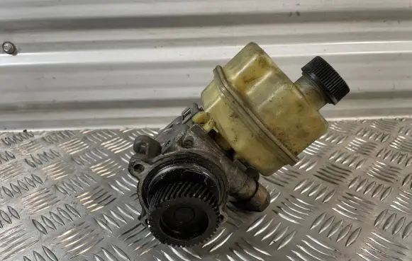 Mazda 6 Power steering pump