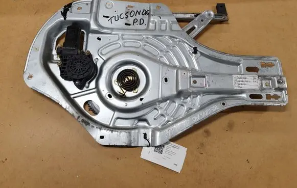 Hyundai Tucson JM Front door window regulator with motor 824802F010