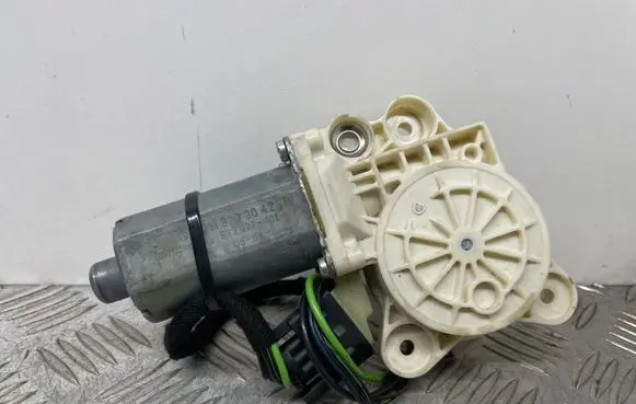 Mercedes-Benz E W211 Front door window regulator motor A2118203042 0130821971
