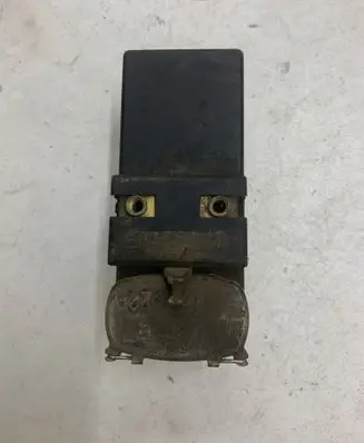 Volkswagen PASSAT B4 Coolant fan relay 357919506A 898719000