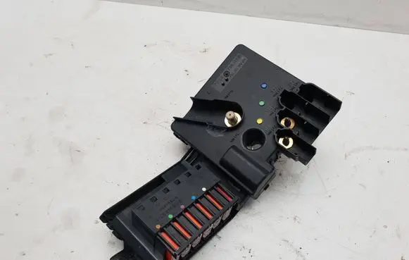 Mercedes-Benz CLS C219 Fuse module 2119820302