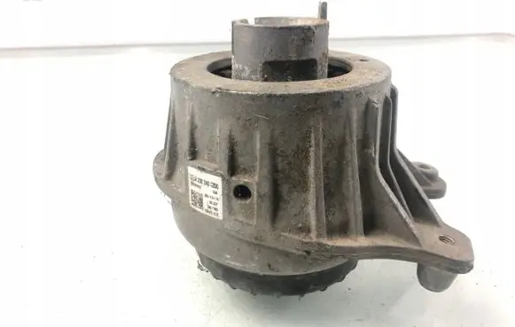 Mercedes-Benz C W205 Engine mount bracket A2052400200
