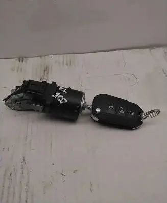 Peugeot 208 Ignition lock 9673257480