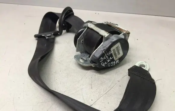 Volkswagen Jetta V Front seatbelt 1K4857705AC