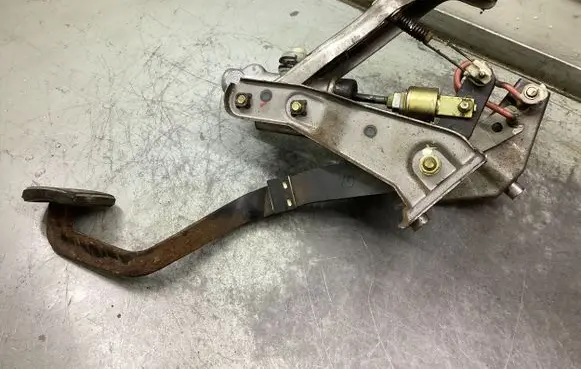 Toyota Avensis Verso Clutch pedal 