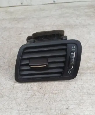 Volkswagen PASSAT B6 Dashboard side air vent grill/cover trim 05703001