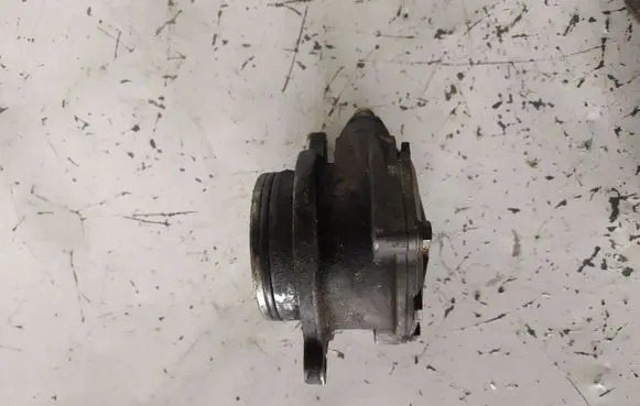 BMW 5 E39 Vacuum pump 96110885
