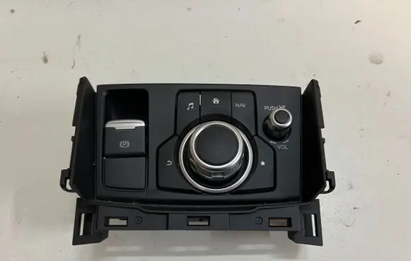 Mazda 3 III Head unit multimedia control GMJ666CM0